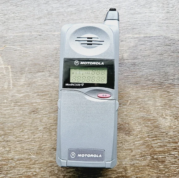 MOTOROLA | MicroTac 650 E vintage 1995 90s flip analog display cellular phone - Picture 3 of 9